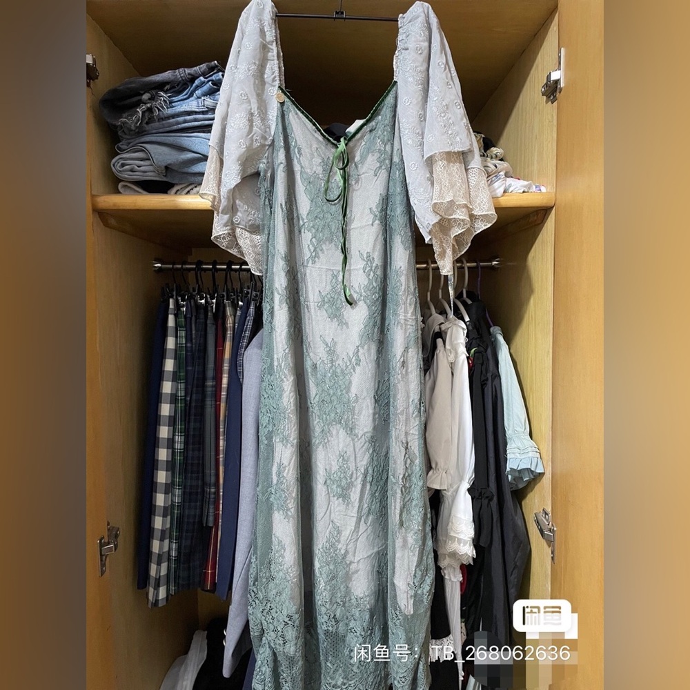 Green Lace Maxi Dress with Flutter Sleeves